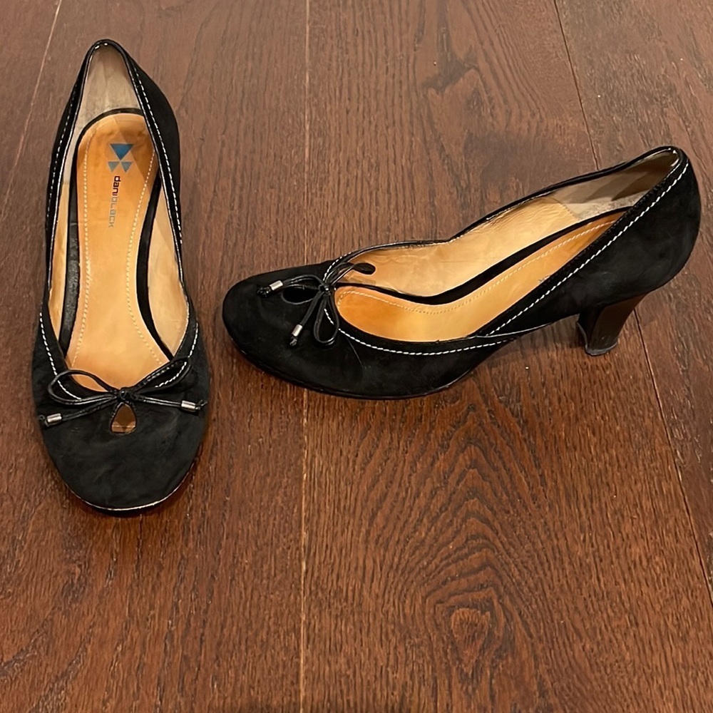 Dani Black Women’s Black Suede Pumps Size 9